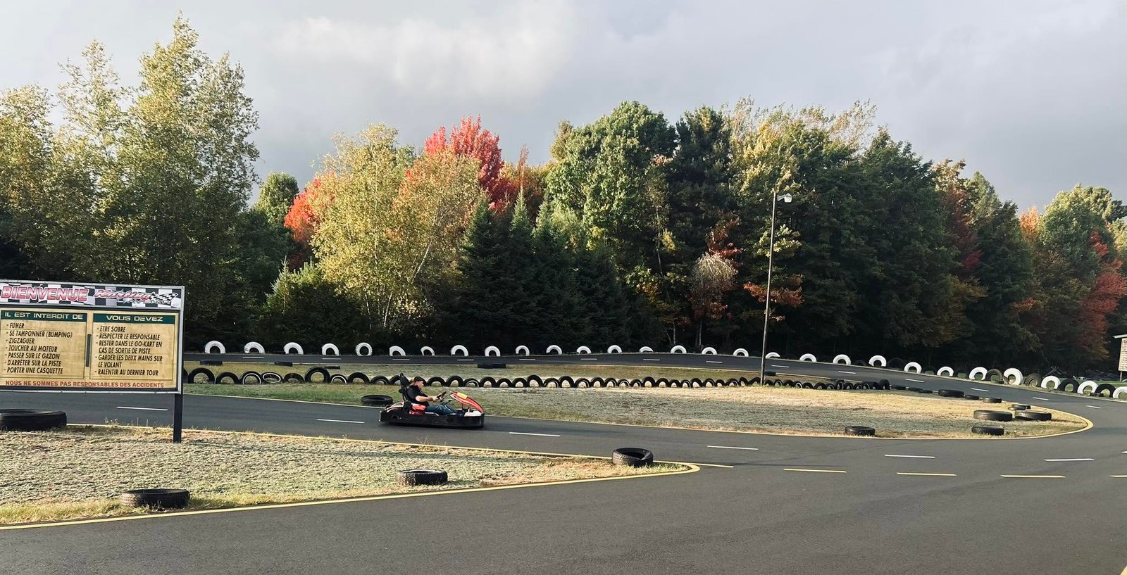 Des tours en solo sous les couleurs d'automne — la saison change, mais la piste reste ouverte. 🍁🏁